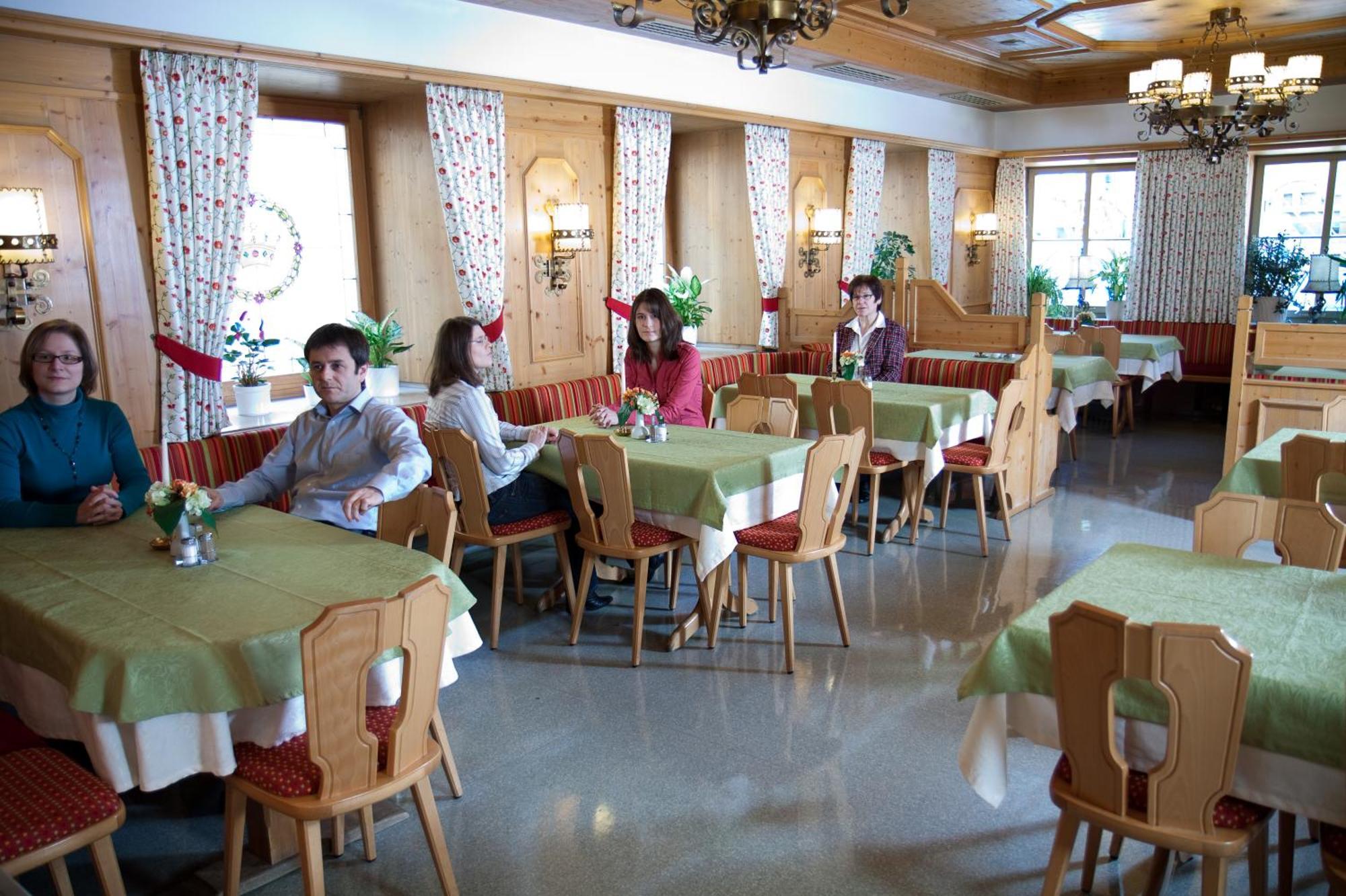 Hotel Zur Krone Бейлнгрис Екстериор снимка